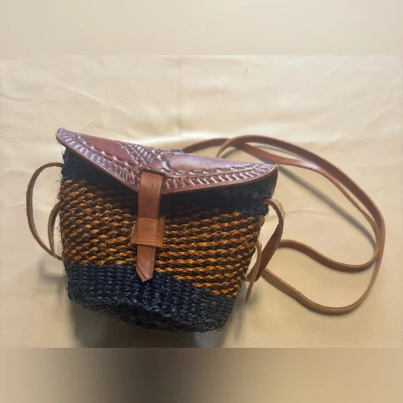 Woven Blue & Brown Crossbody Bucket Bag Leather Patterned Top Closure Straps - Picture 1 of 15